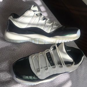 Jordan’s Concord 11’s (Emeral)